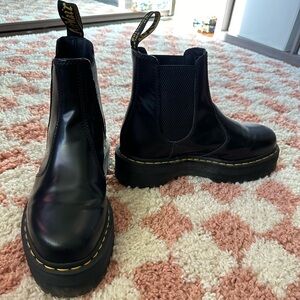 2976 Leather Platform Chelsea Boots Doc Martens Size 9